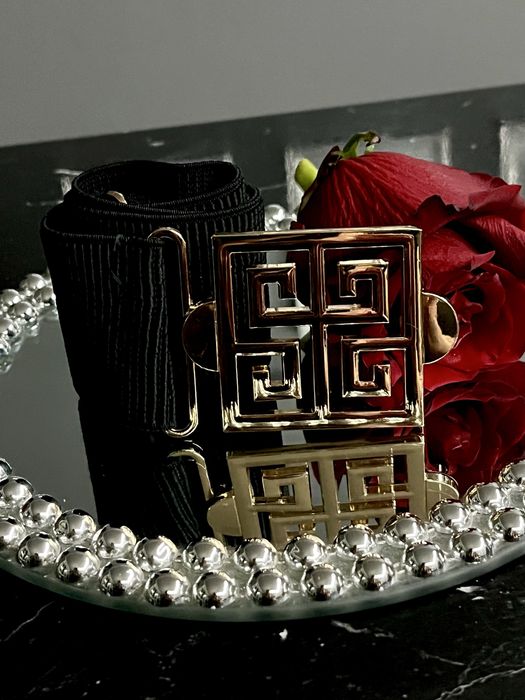 Pasek rozciągliwy z inspirowaną klamrą