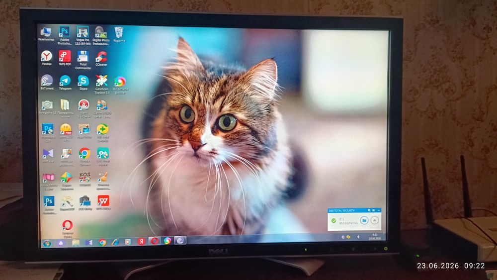 Монитор DELL-2407