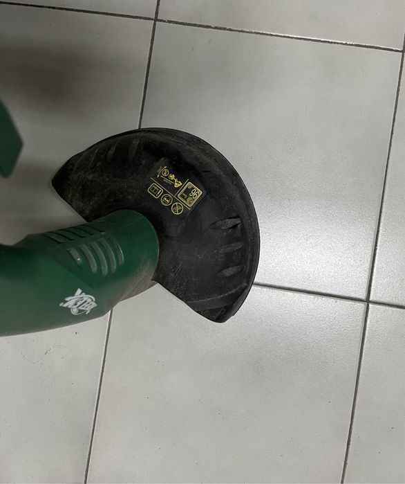 Corta relvas (conjunto: dois corta relva + 2 aparadores)