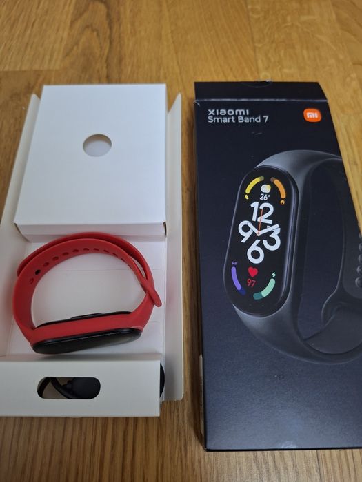 Xiaomi Mi Band 7 - червоний ремінець
