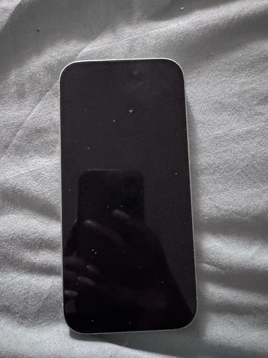 Продам iPhone 15 256GB Green.