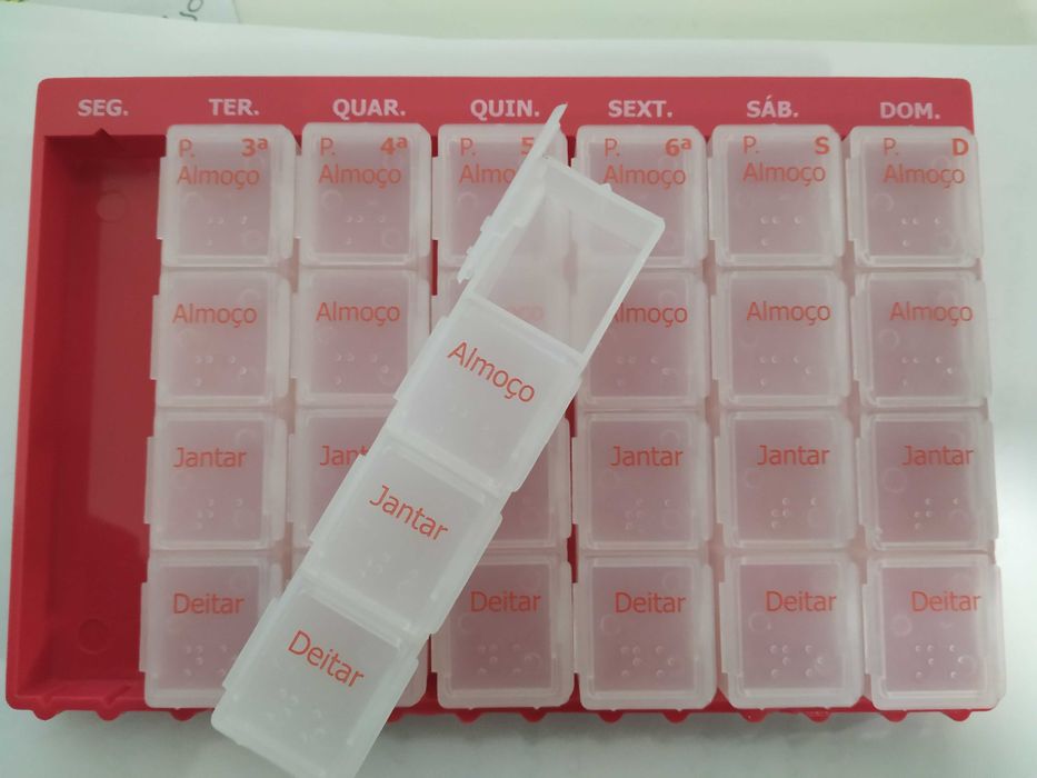 Caixa de Medicamentos Semanal com 4 tomas diárias