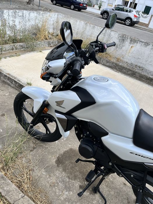 Vendo Honda CBF 125, ano 2023 e 2024 em excelente estado de conservação e funcionamento. Mota muito económica.