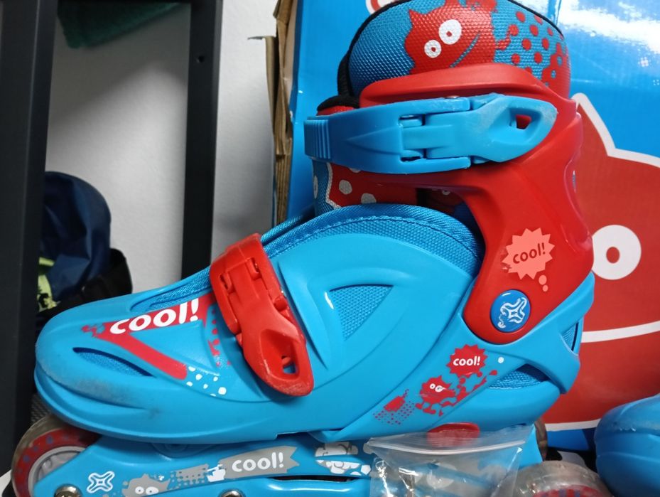 Patins em linha azuis