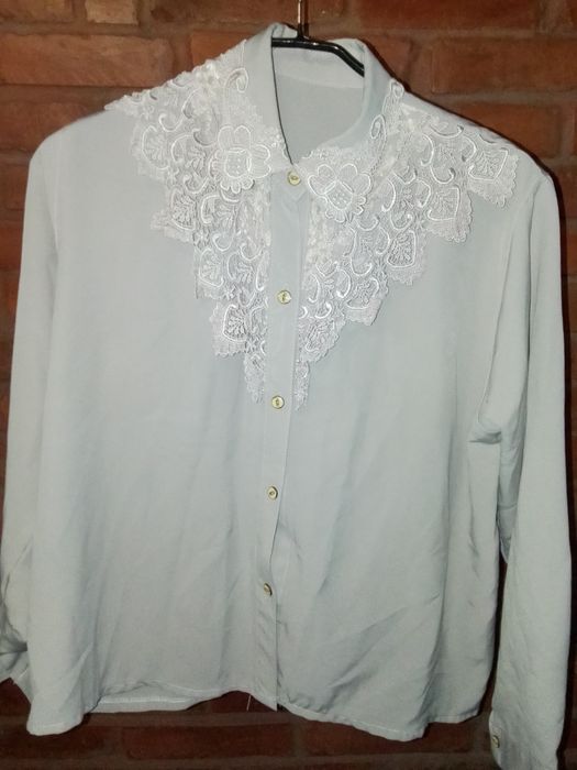 Женская класическая блузка.