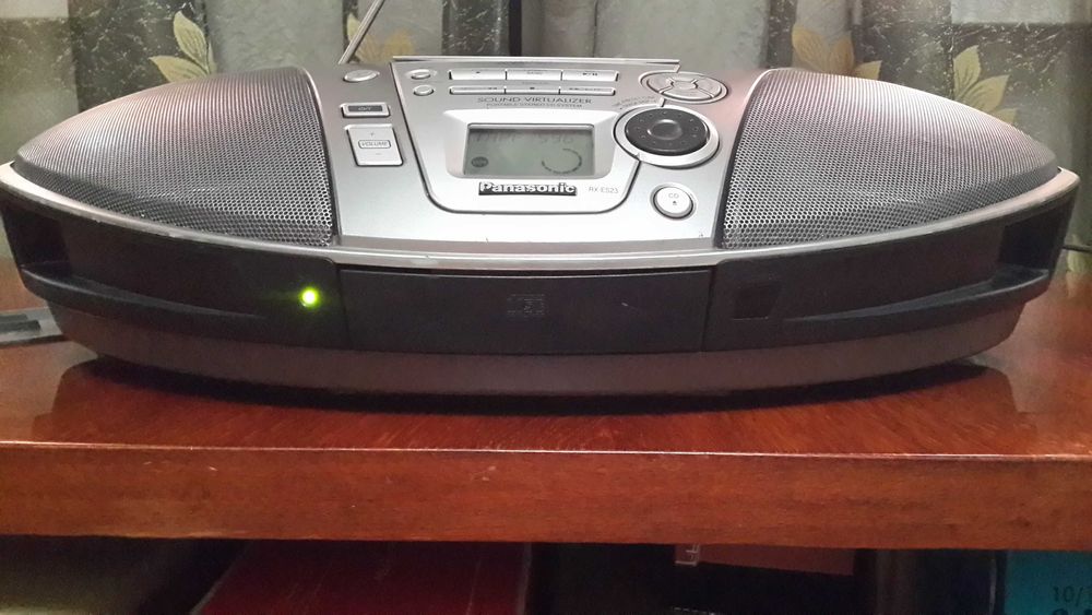 Переносной музыкальный центр PANASONIC RX-ES 23,и запчасти.