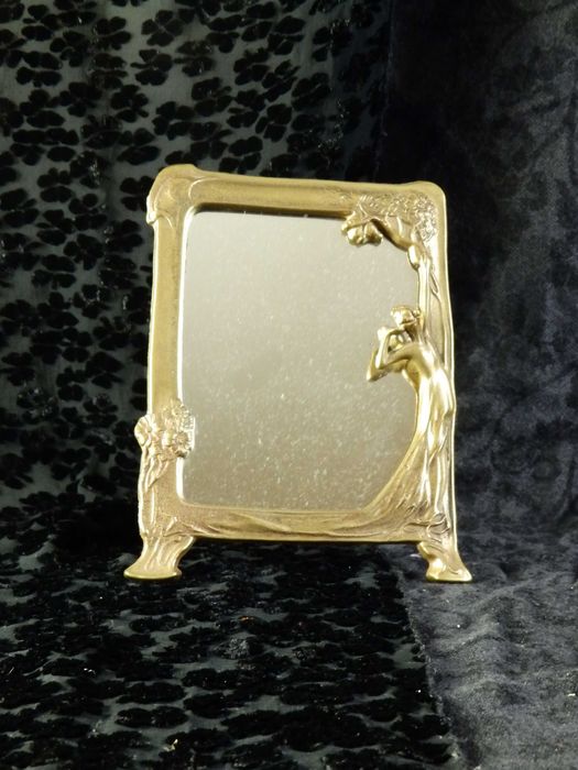 бронзовая рамка  .