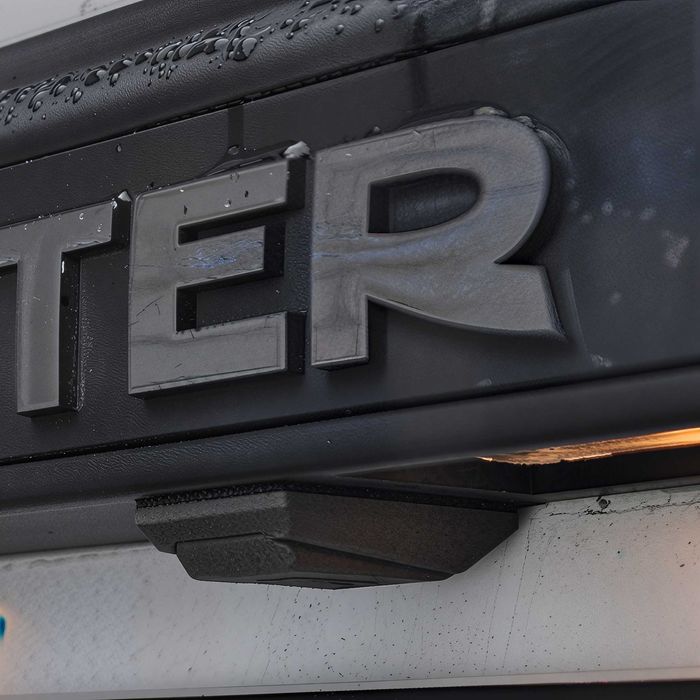 Камера заднього огляду із автоматичною функцією відкривання/закривання