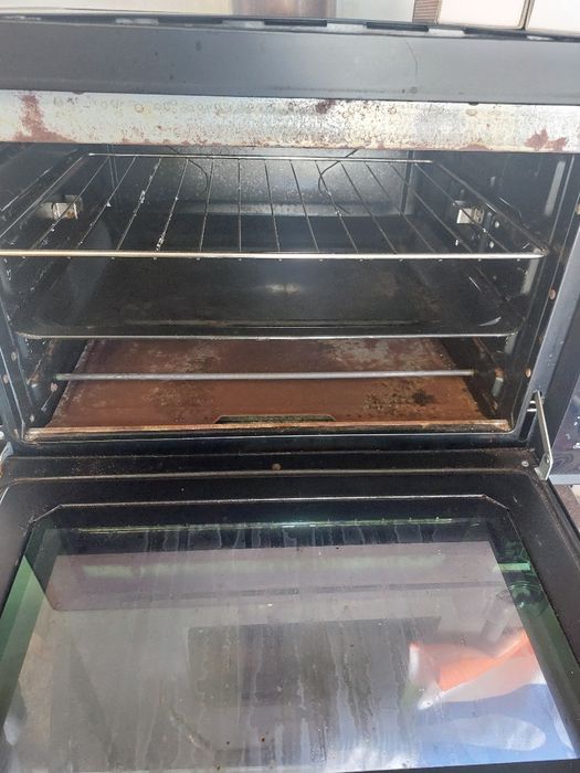 Forno eletrico a funcionar
