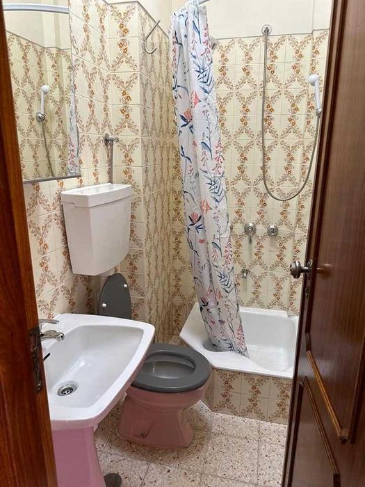 Quarto grande em zona sossegada, centro Lisboa
