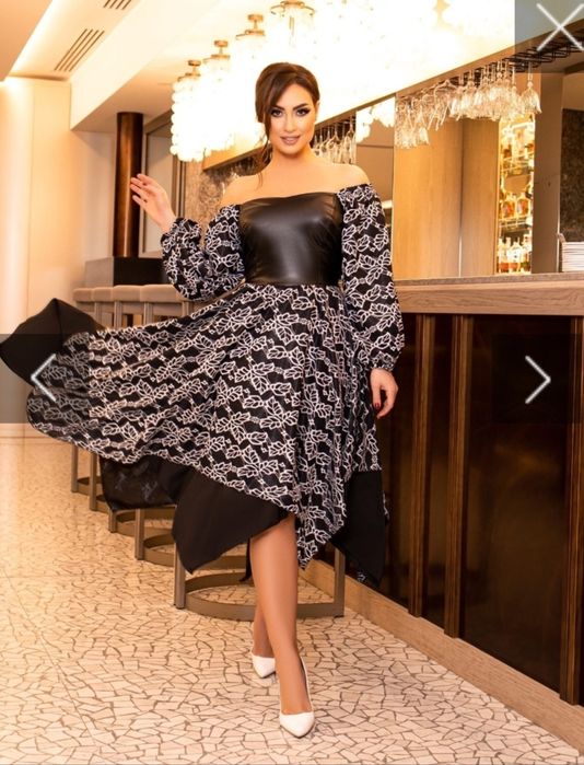 Ексклюзивна святкова сукня. Розмір 48-52. Опис на фото 4. Нова.