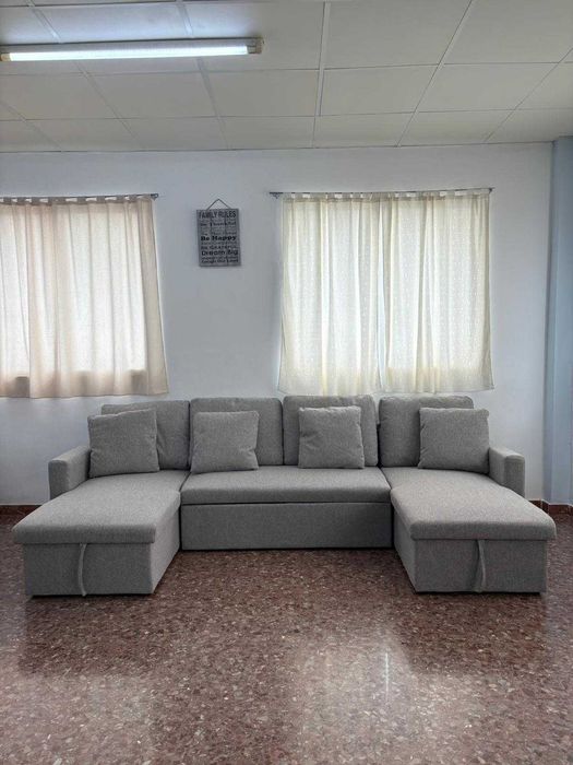 sofá-cama novo de gama alta em cinzento