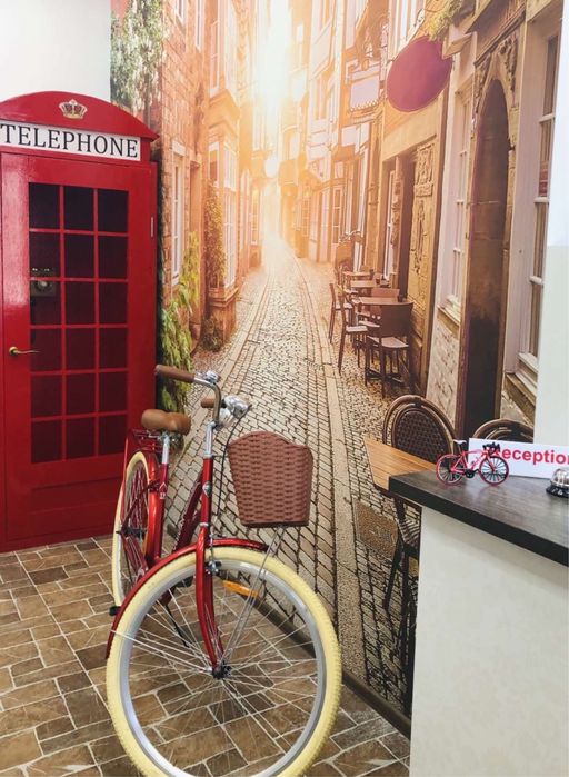 Готель « Ровер» власна парковка , ближній центр, сніданки.