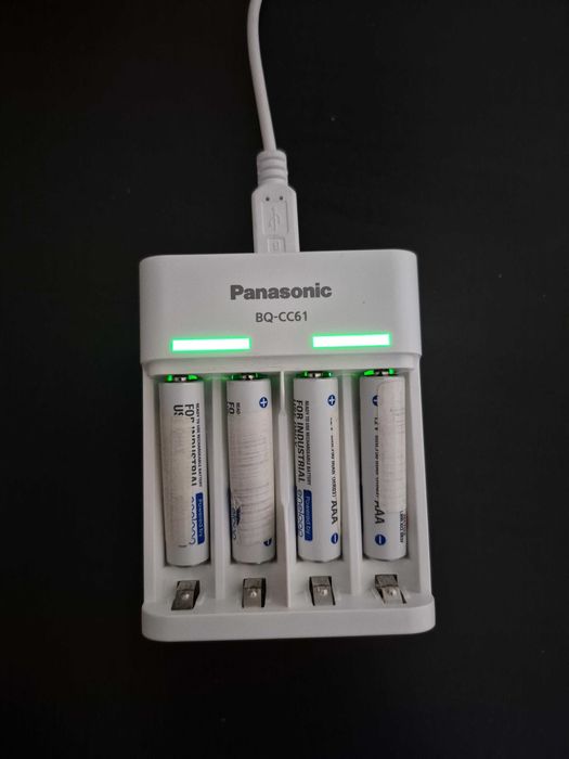 USB-зарядка для пальчикових батареєк AA, AAA