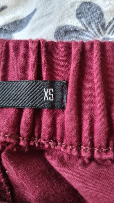 Bordowe rurki skinny spodnie na gumce House 34 / XS