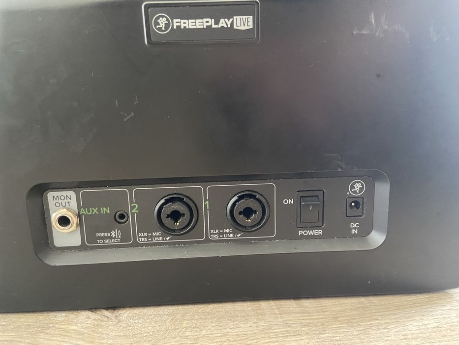 Coluna P.A. Mackie Freeplay Live