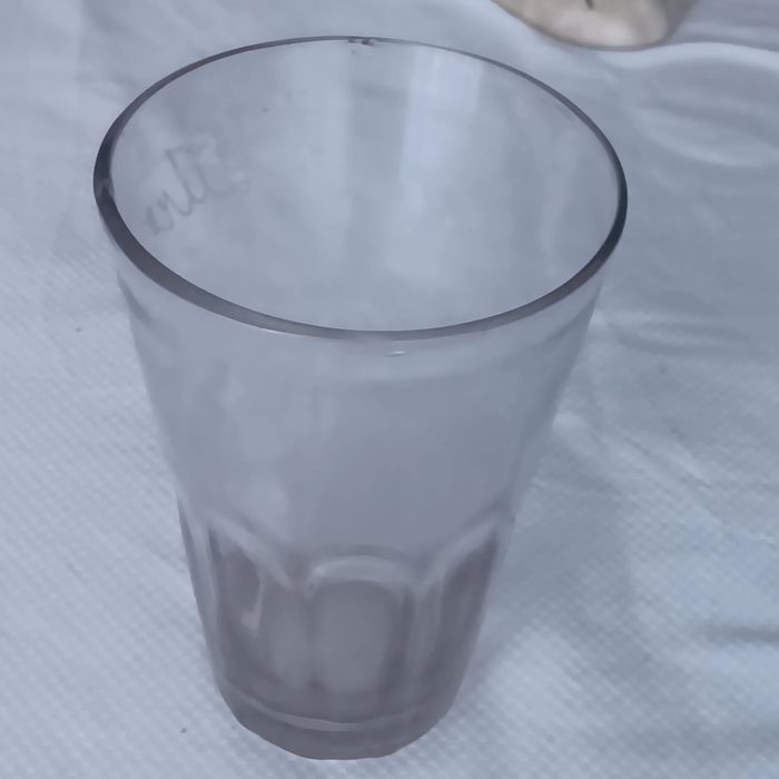 Copo de vidro antigo de 1 litro