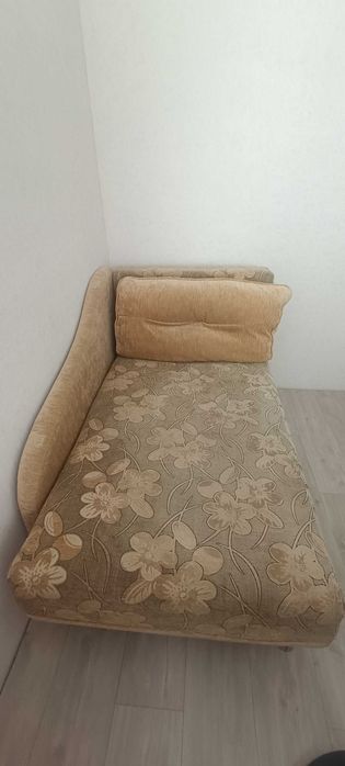 Продам односпальний розкладний диван з нішею для білизни
