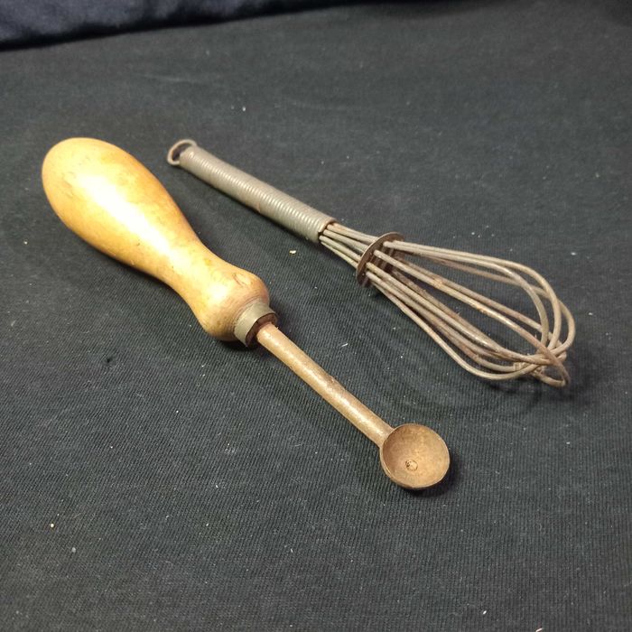 Dois pequenos utensílios