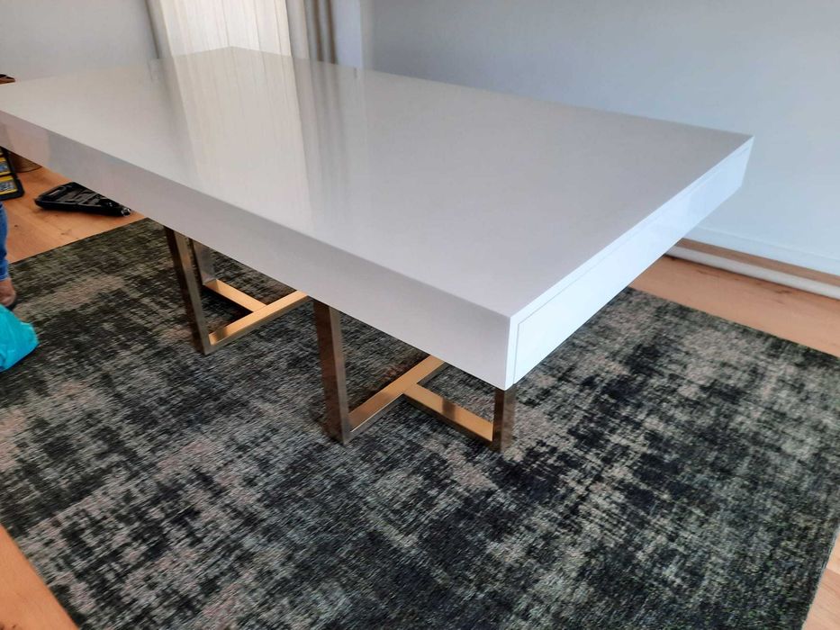 Mesa Jantar Extensível Branco Alto Brilho e Inox Dourado