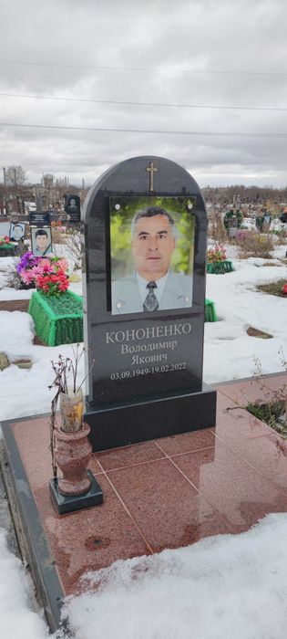 Памятники с монтажом.