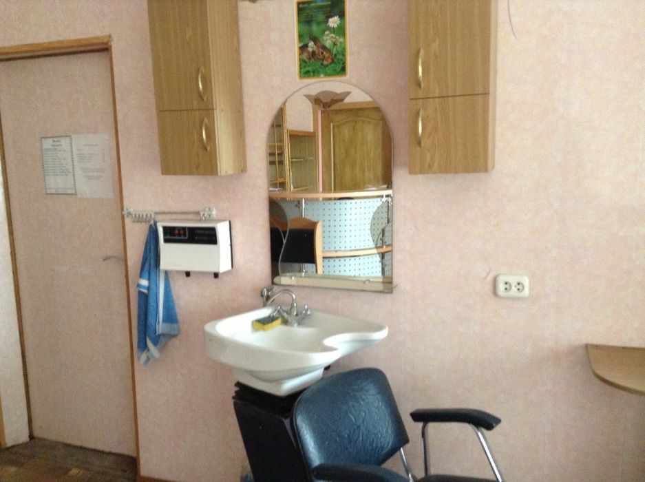 Продам недорого мебель для салона (мойка, место модельера и маникюра)