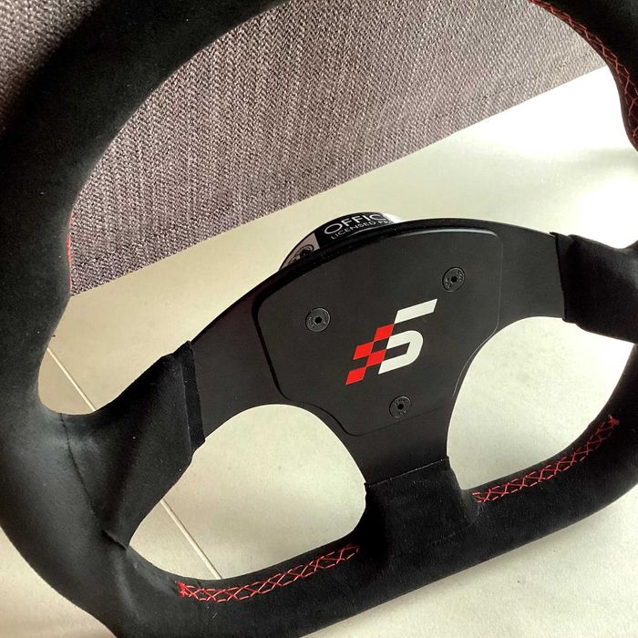 Volante Simagic com QR Moza