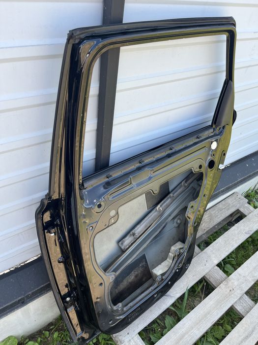 Двері (дверка) задні праві на Вольво V-50