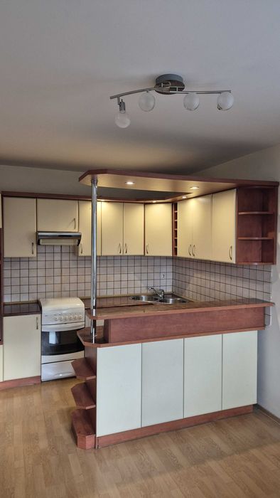 Meble kuchenne - kompletne z ladą i oświetleniem