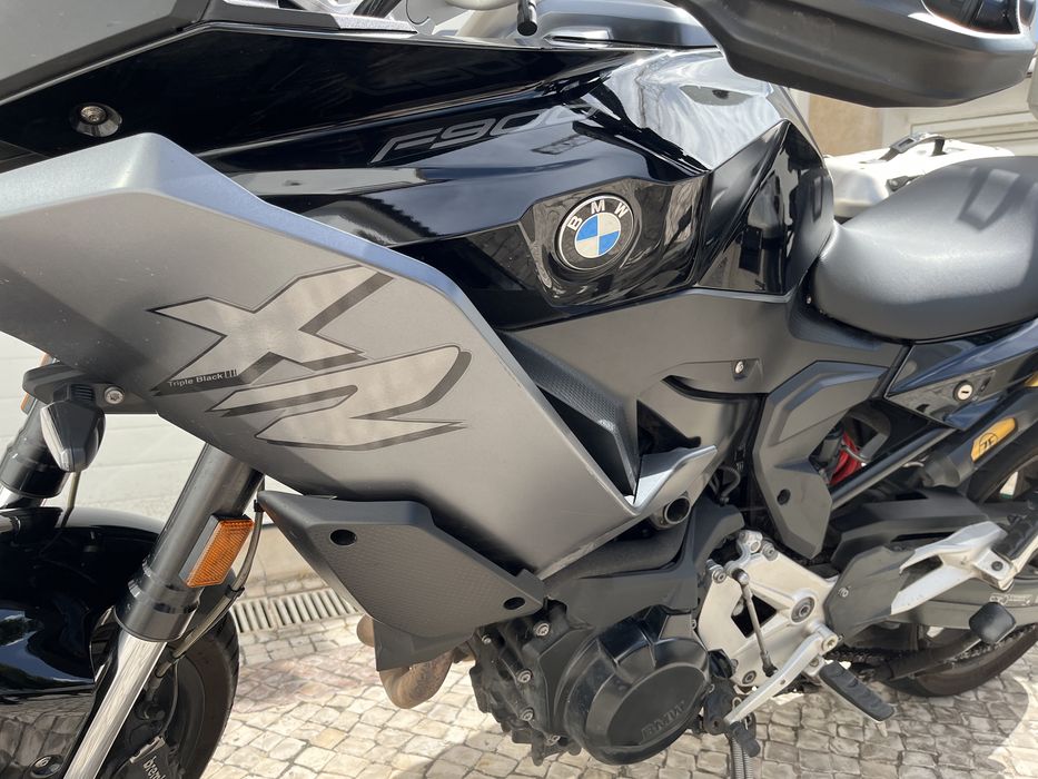 BMW F900XR Triple Black nacional extras