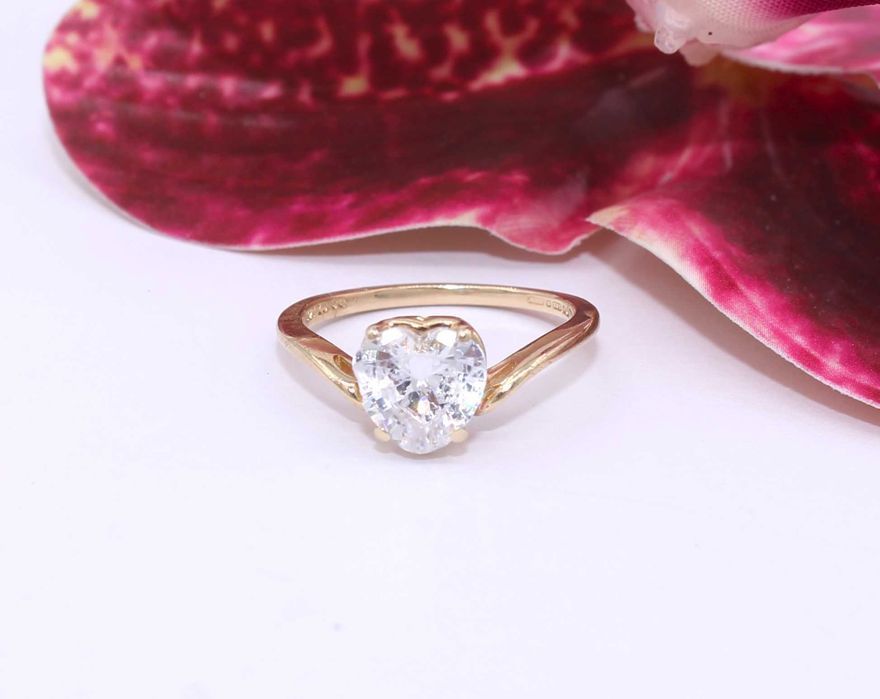 Złoty pierścionek p.585/2,56g z serduszkiem