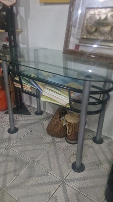 1 estante de ferro e madeira