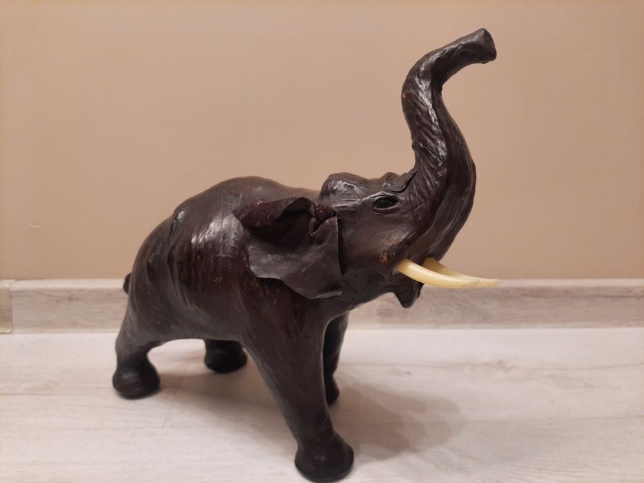 Słoń wykonany ze skóry
