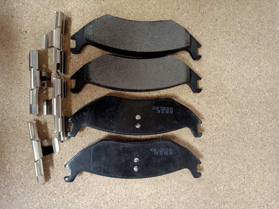 Колодки гальмівні задні  Chrysler Aspen Dodge Durango RAM 1500