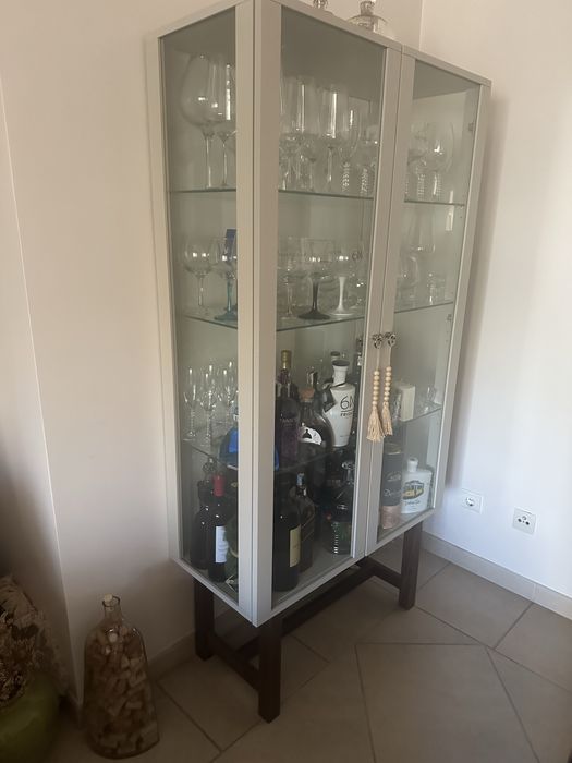 Armário Vitrine IKEA