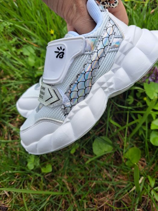 Кросівки для дівчинки