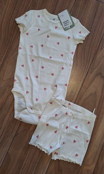 Zestaw komplet na lato rozm 104 H&M body spodenki serca