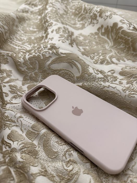 Новый чехол силиконовый розовый на Iphone 16 pro max