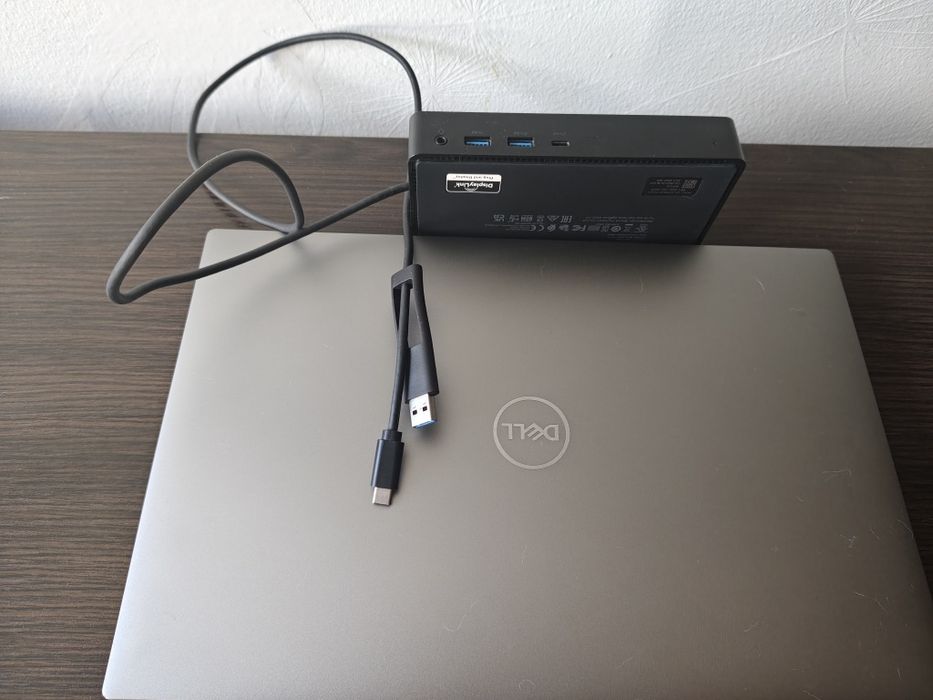 Dell Precision 5560 i5 plus stacja dokująca Dell d6000