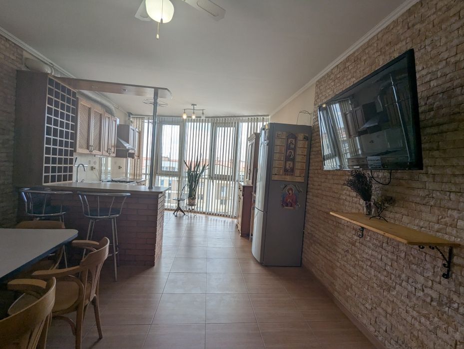 Продається 3-кімнатна новобудова, Героїв Майдану