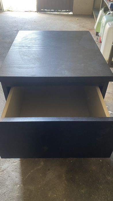 Mesinha de cabeceira IKEA