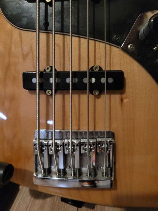 Gitara basowa pięciostrunowa Squier Jazz Bass V