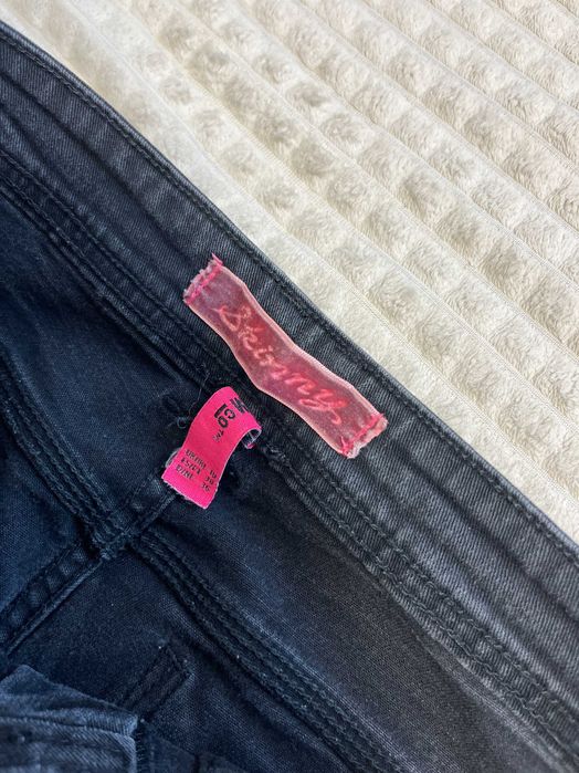ciemne jeansy skinny denim