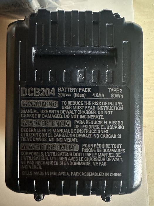 Dewalt DCB 204+зарядне(110V)