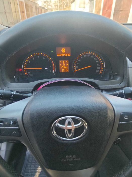 Toyota Avensis 1.6 benzyna