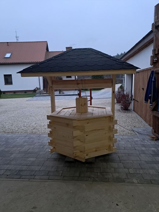 Studnia  ozdobna ogrodowa zabudowa