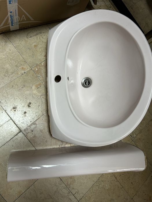 Lavatorio de pé alto