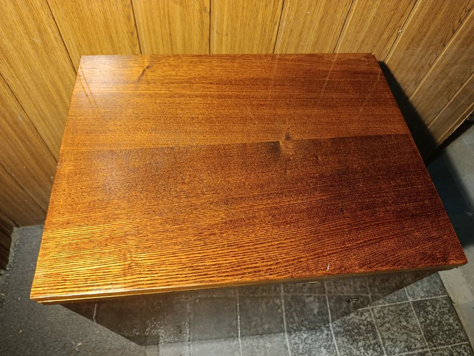 Стіл швейної машини.