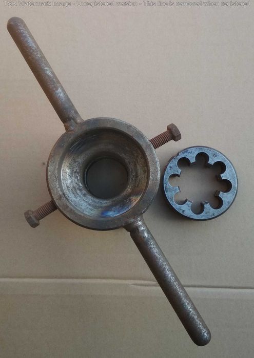 Приспособление для нарезки трубной резьбы с плашкой 1 1/4"