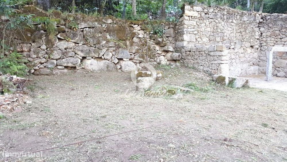 Moradia para restauro em Barcelos